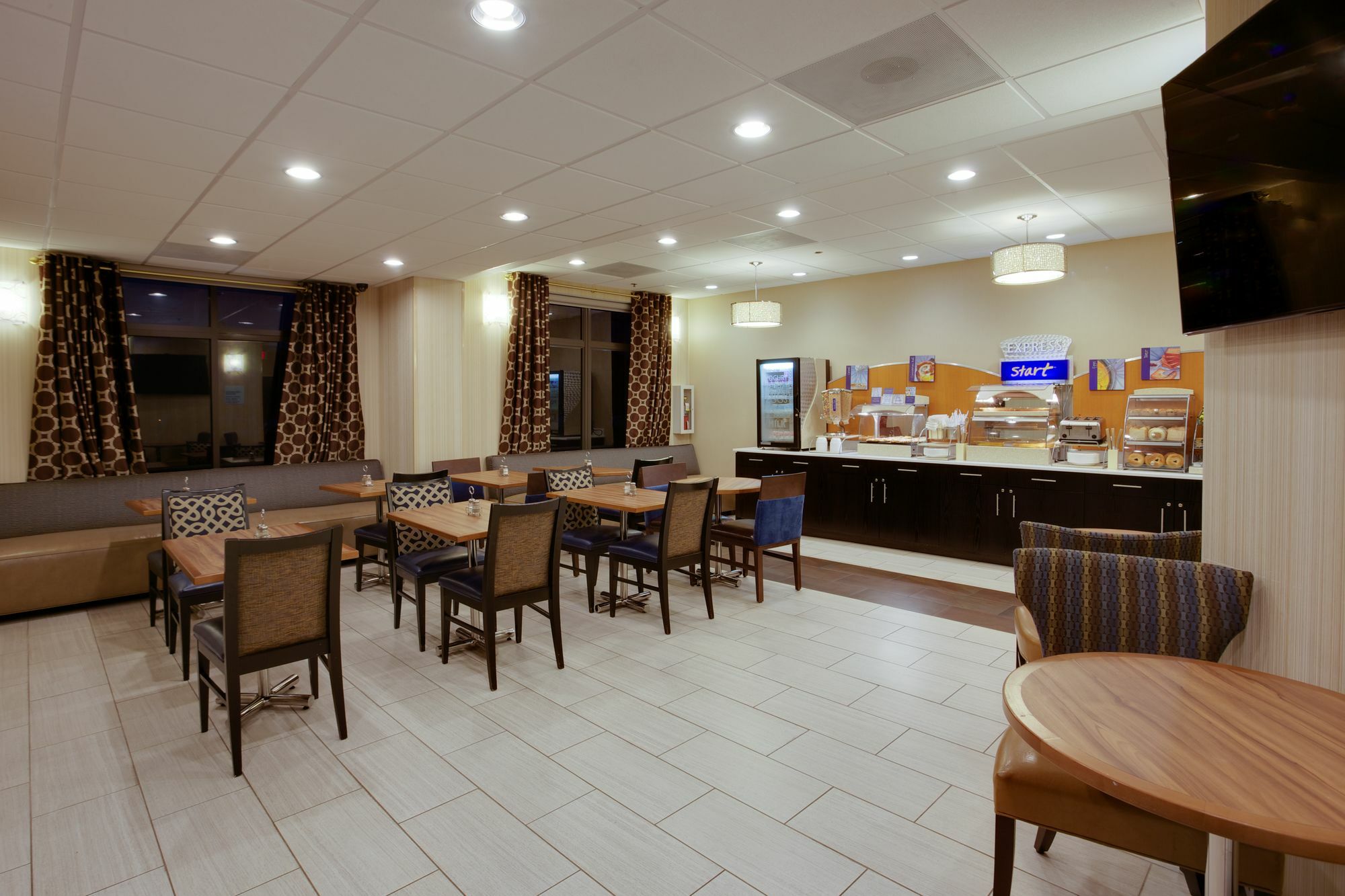 Holiday Inn Express & Suites Laurel Lakes By Ihg Exterior foto